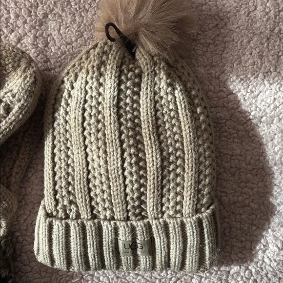 UGG Beige Knit Beanie and Mittens Set - Picture 2 of 6